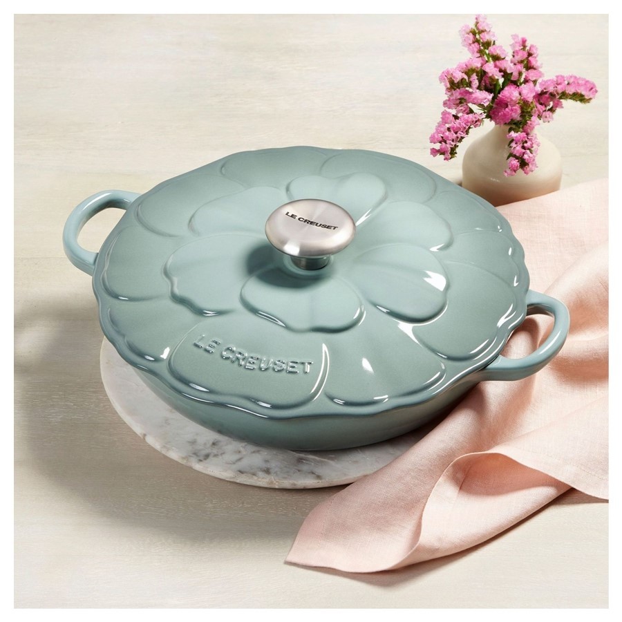 additioanl image for  Le Creuset Low Petal Cass. S/Salt 26 cm 