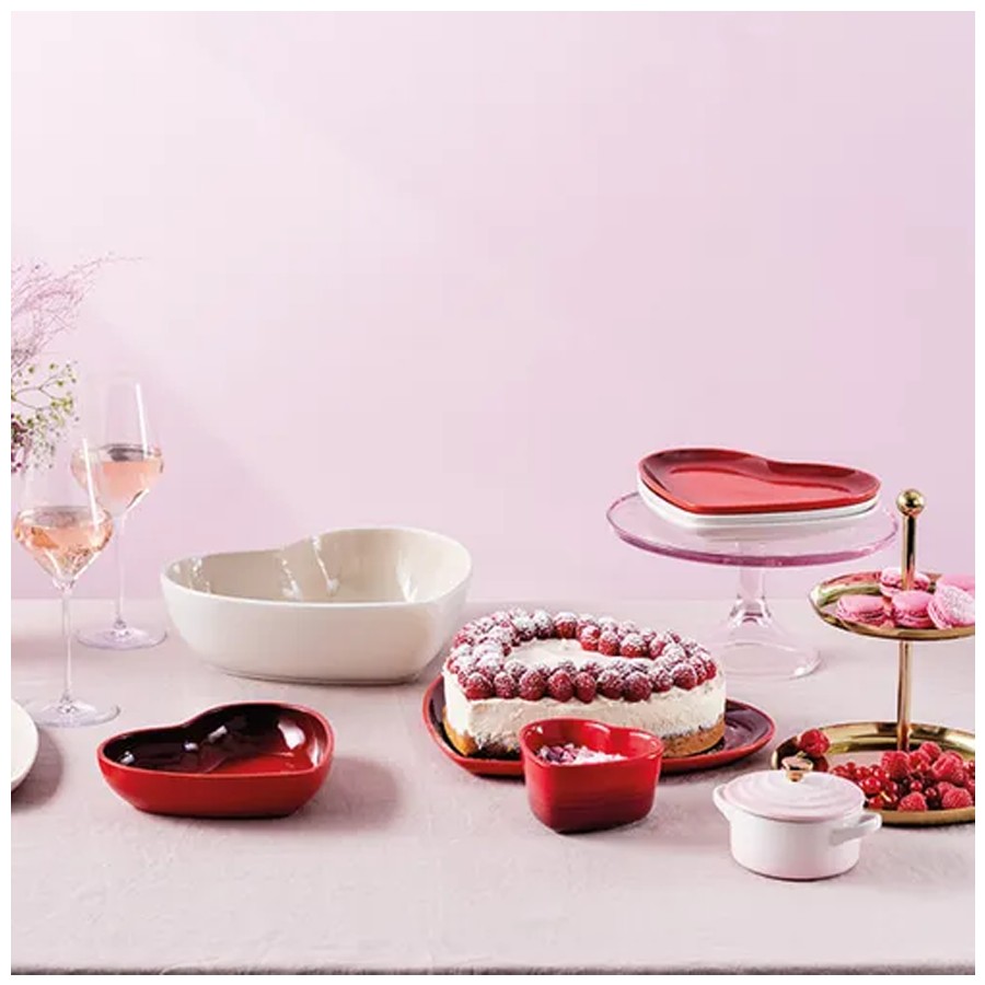 additioanl image for  Le Creuset Heart Plate Meringue 22 cm 