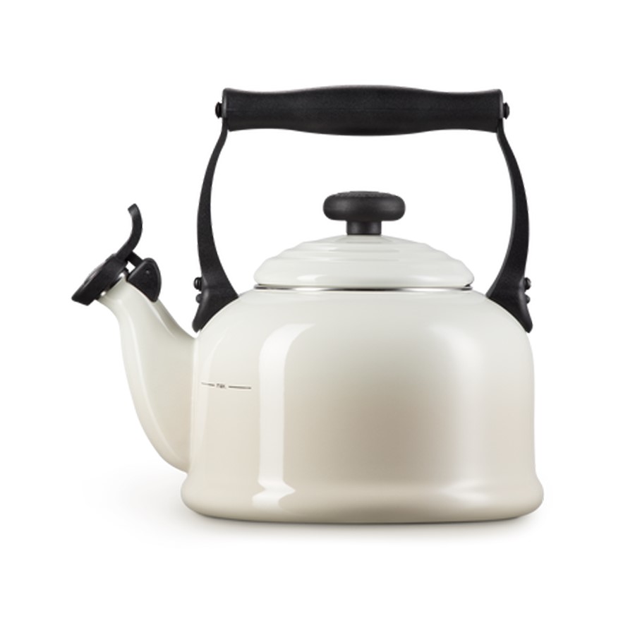 additioanl image for  Le Creuset Trad. Kettle Meringue 2.1 L 