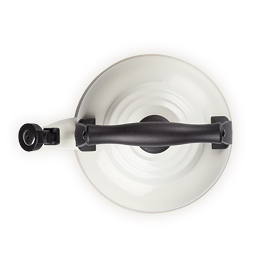 additioanl image for  Le Creuset Trad. Kettle Meringue 2.1 L 