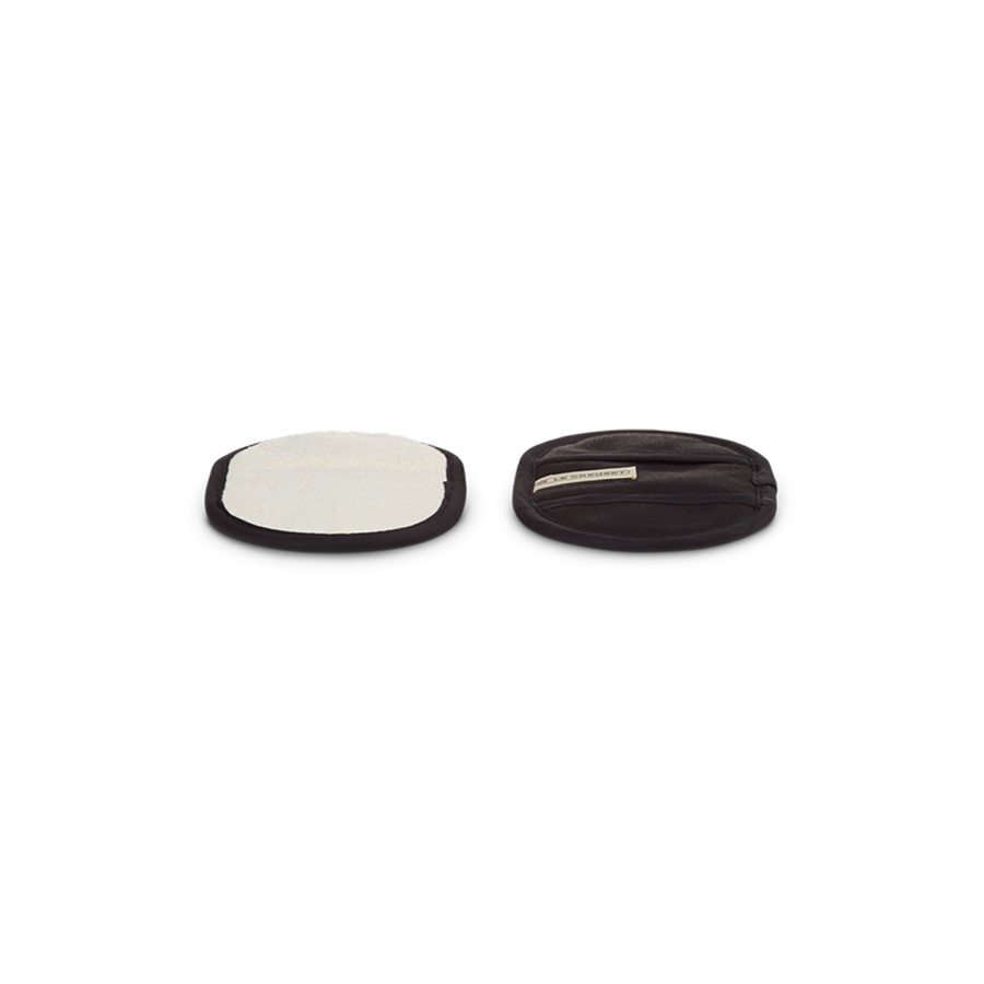 additioanl image for  Le Creuset 2 Pot Holders Blk 17.5 cm 