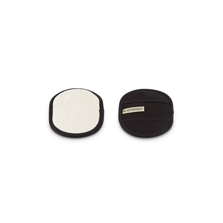 additioanl image for  Le Creuset 2 Pot Holders Blk 17.5 cm 