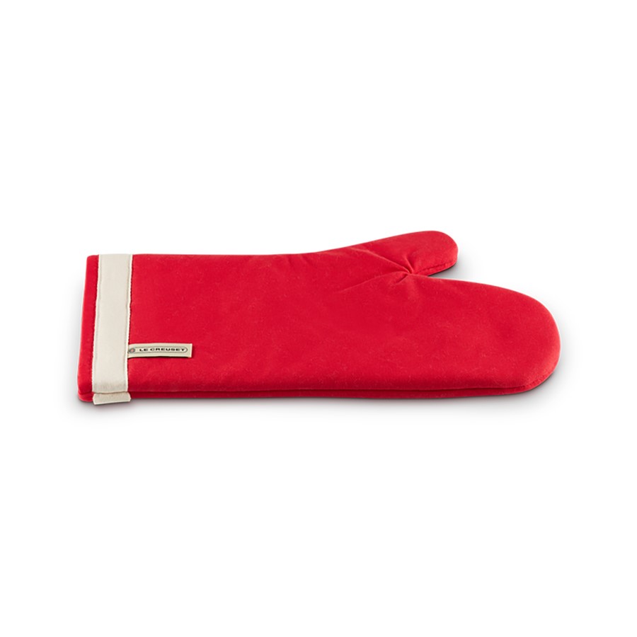 additioanl image for  Le Creuset Oven Mitt Cerise 36 cm 