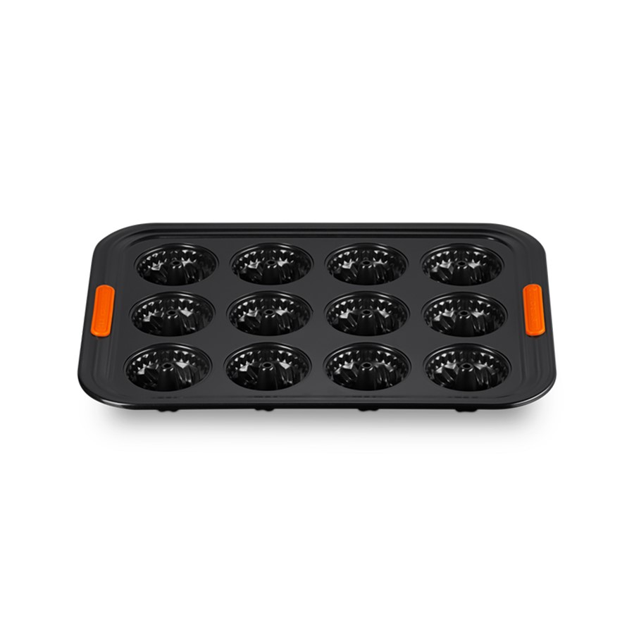 additioanl image for  Le Creuset 12 Mini Cup Bundt Tray 34 cm 