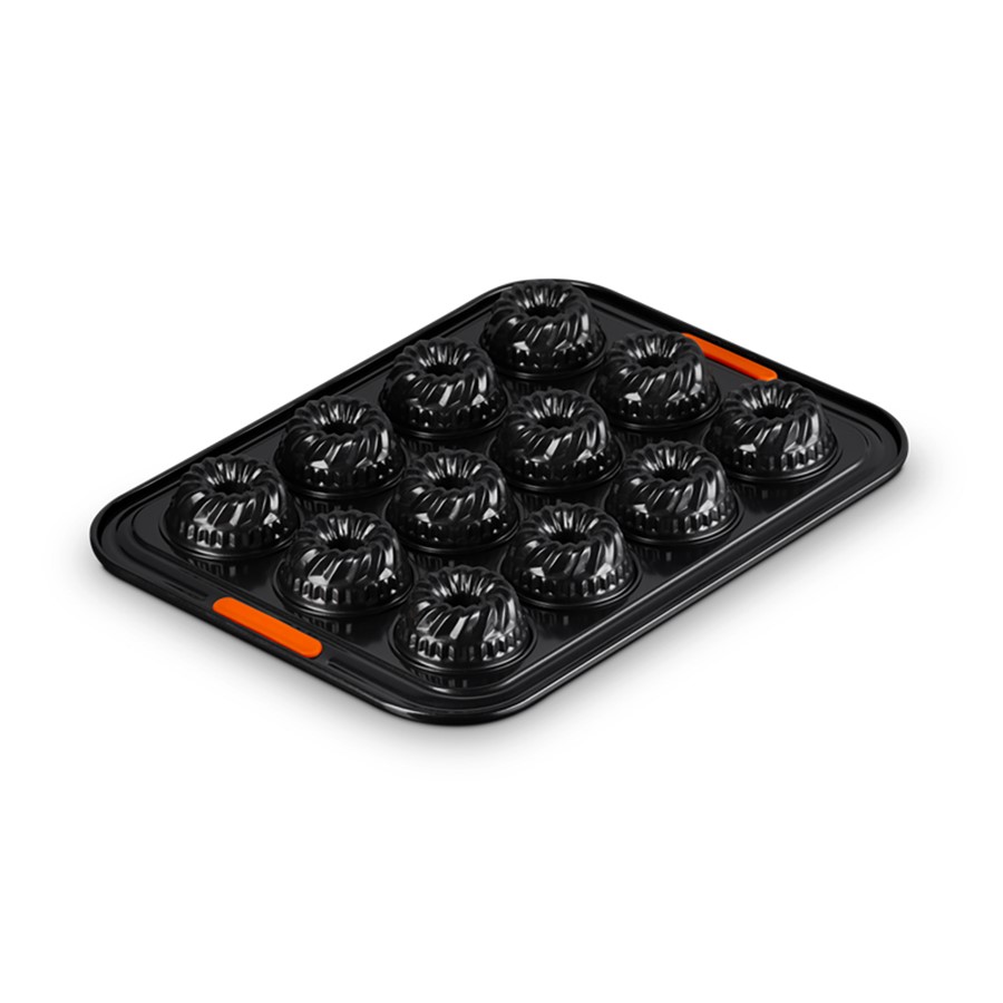 additioanl image for  Le Creuset 12 Mini Cup Bundt Tray 34 cm 