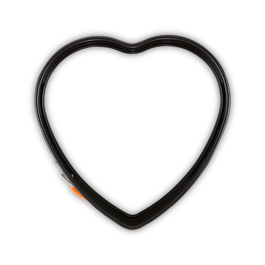 additioanl image for  Le Creuset Heart-Shaped Springform Tin 