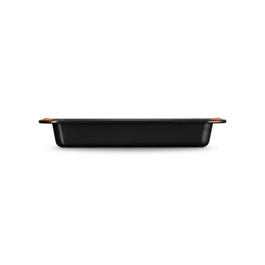 additioanl image for  Le Creuset Rec. Cake Tin Black 33x23 cm 
