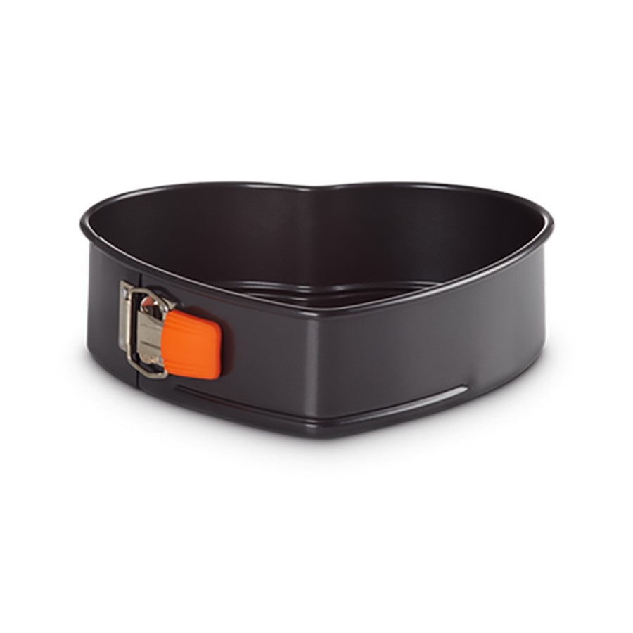 product image Le Creuset Heart-Shaped Springform Tin (removable bottom)